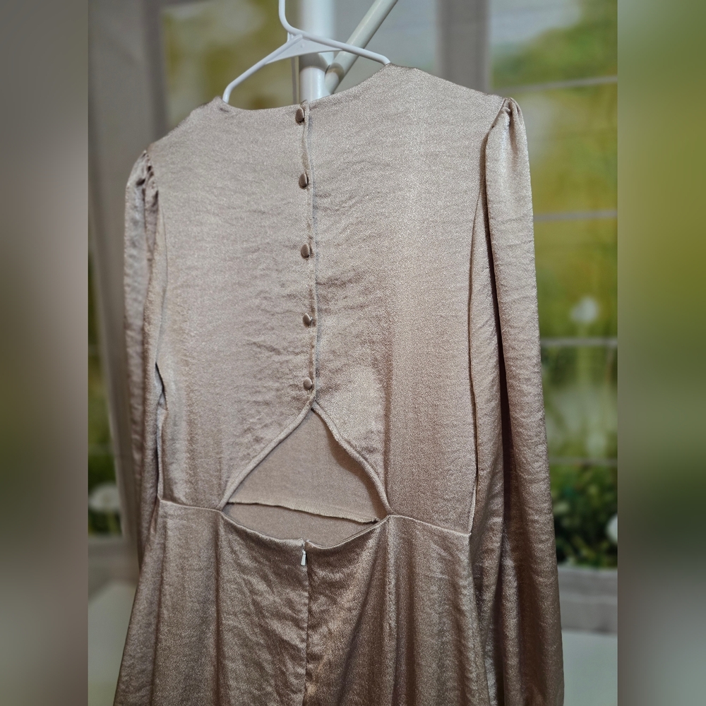 Spirit Champagne Shimmer Puff Sleeve Maxi Dress w/ Back Cutout – Small - Picture 3 of 6